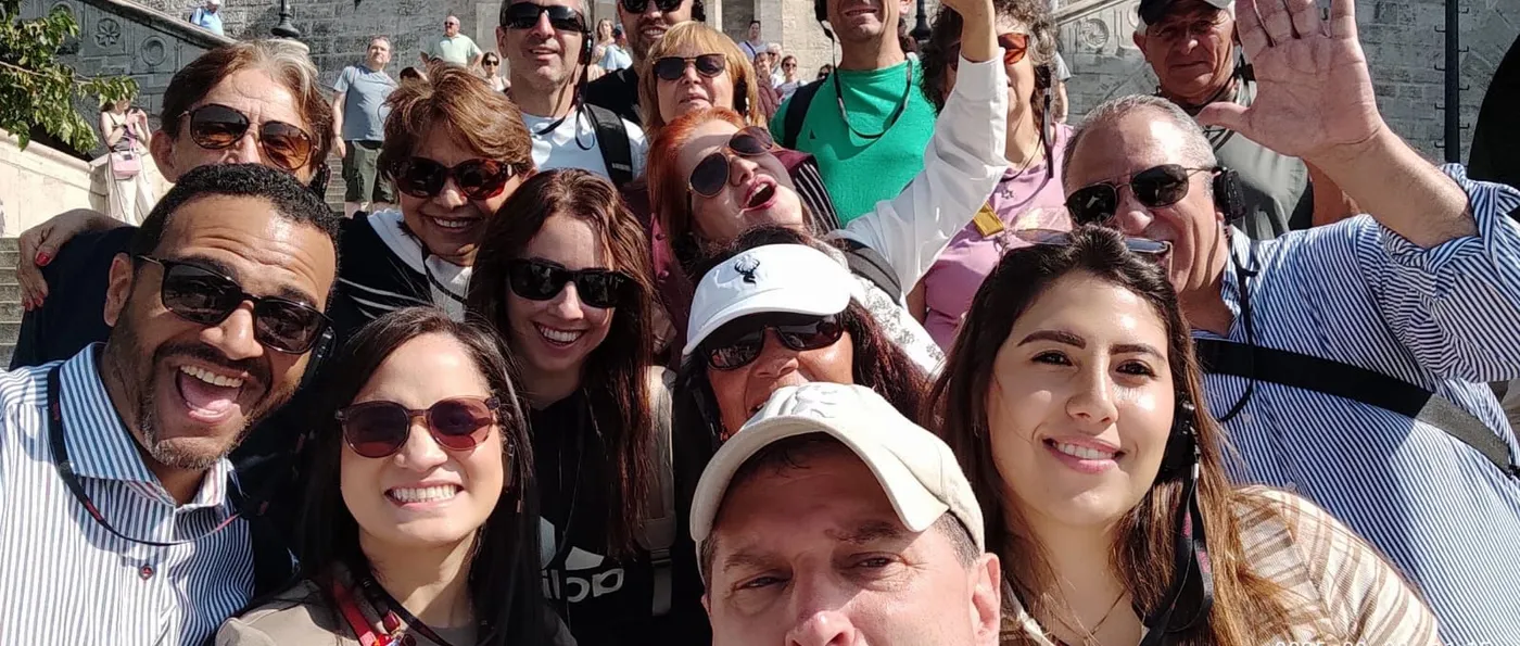 A group crowded into a photograph at the end of a tour